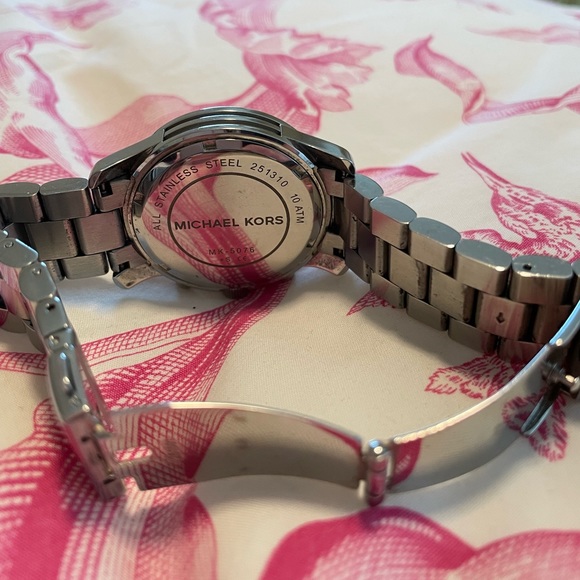 ❤️ Michael Kors Watch ❤️ with Working Battery! - Picture 4 of 8